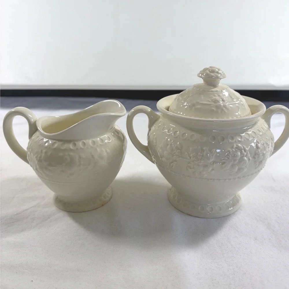 1960's Wedgwood Etruria Barlaston Wellesley Creamer, Sugar Bowl & Gravy Boat Set